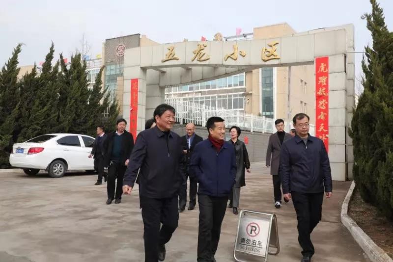 前排左起:董康典,于彦忠,董康典夫人,后排为董康典儿子和儿媳妇晚饭后