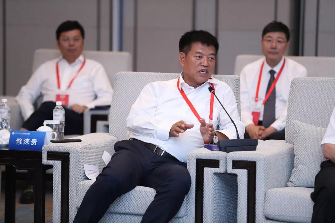 修正药业集团董事长修涞贵介绍企业发展情况