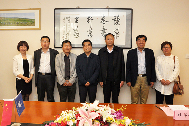 李文彪董事长_董事长办公室图片